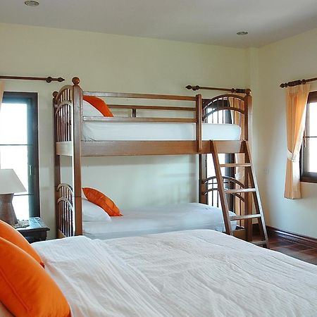 Thararin Villa Ban Doem Bang Room photo