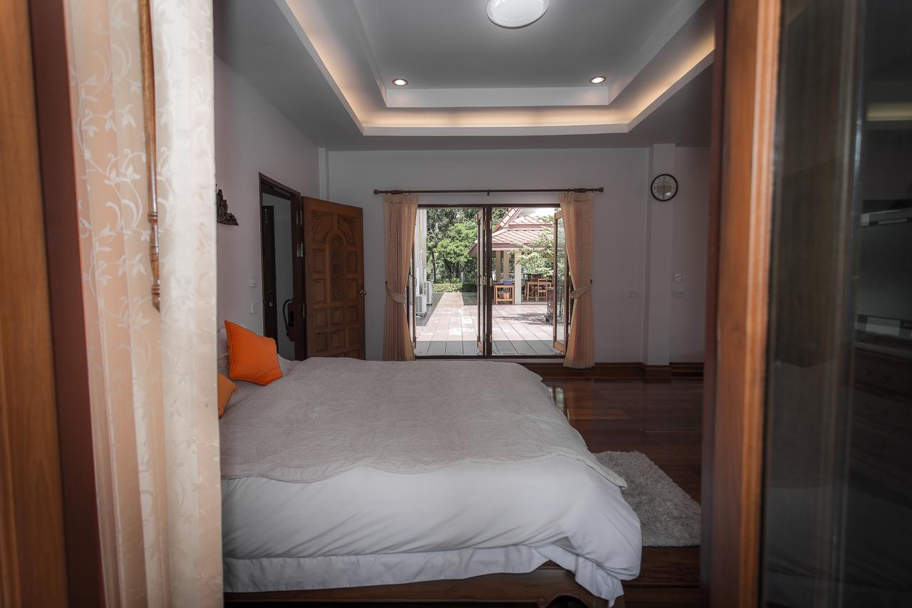 Thararin Villa Ban Doem Bang Room photo