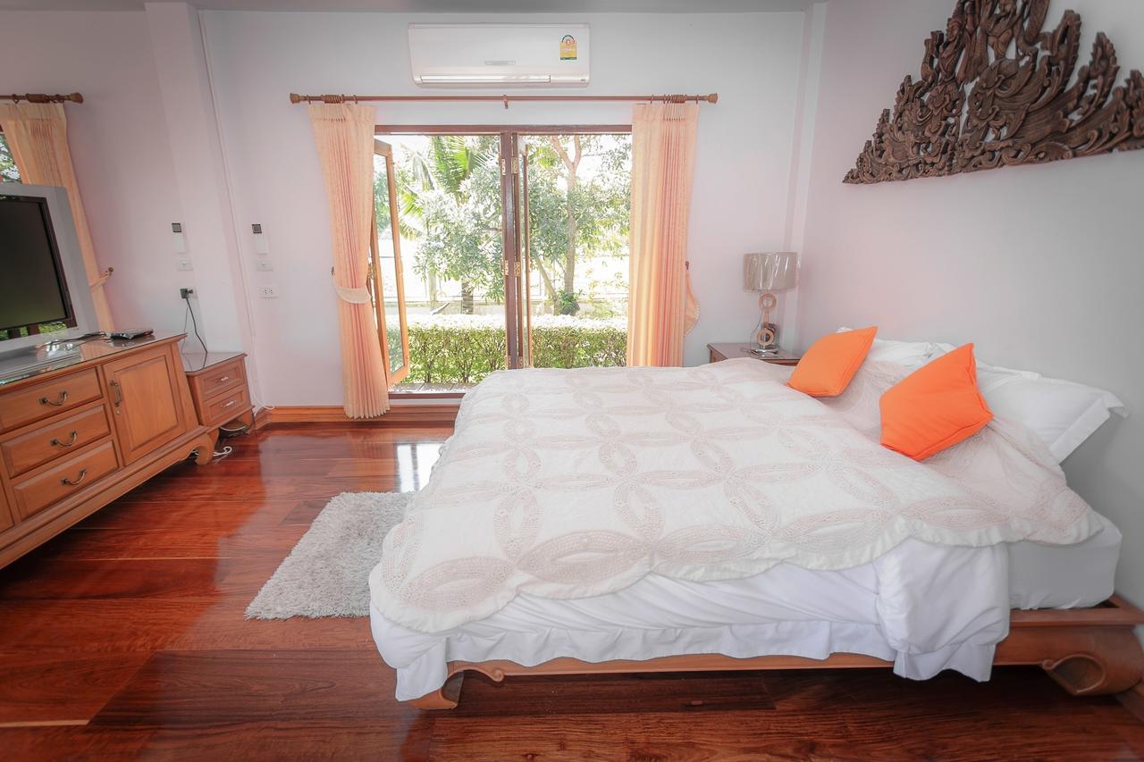 Thararin Villa Ban Doem Bang Room photo