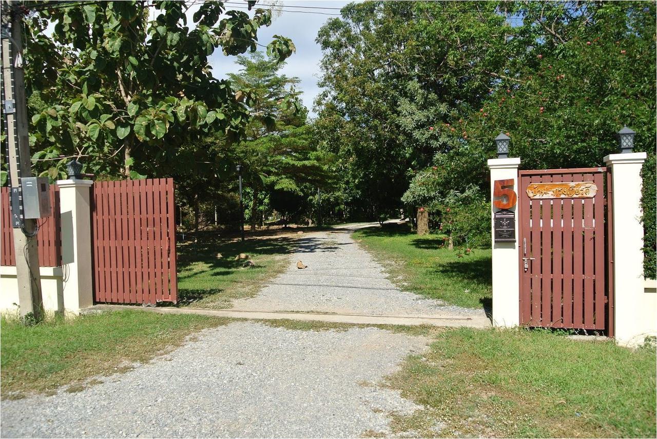 Thararin Villa Ban Doem Bang Exterior photo