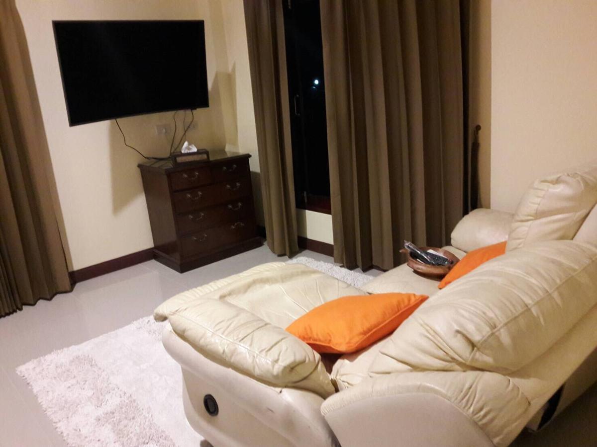 Thararin Villa Ban Doem Bang Exterior photo